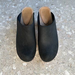 BRYR Chloe Clogs